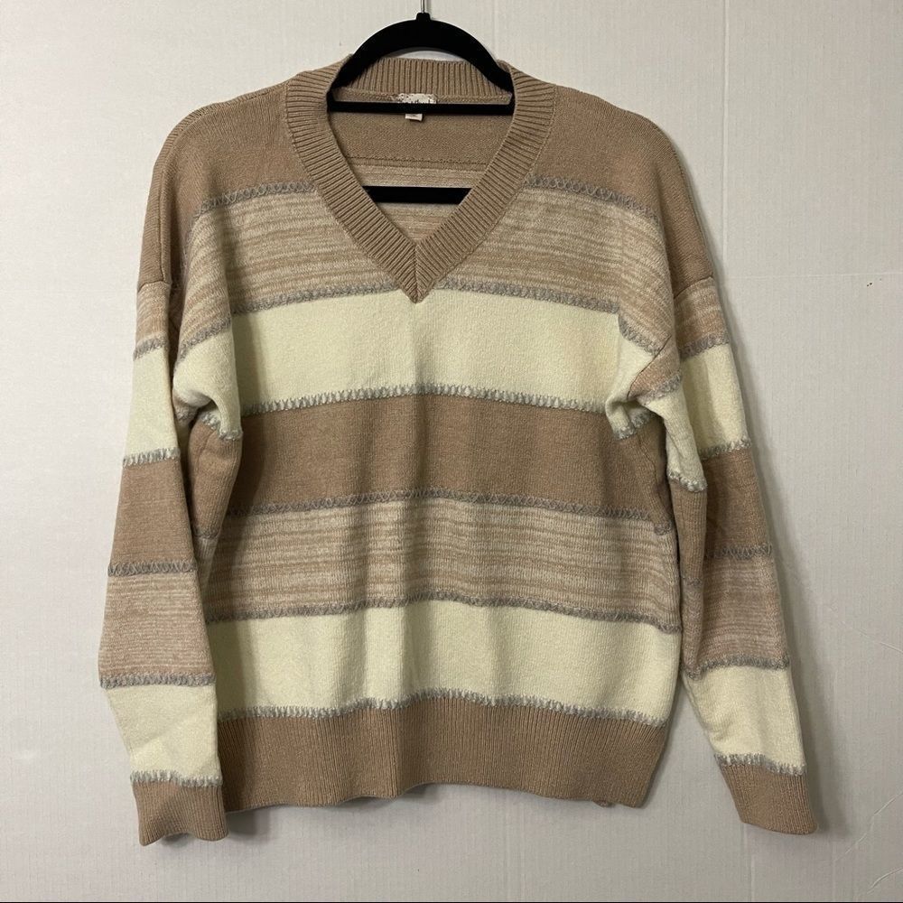 Hem and thread women’s sweater - Picture 3 of 15